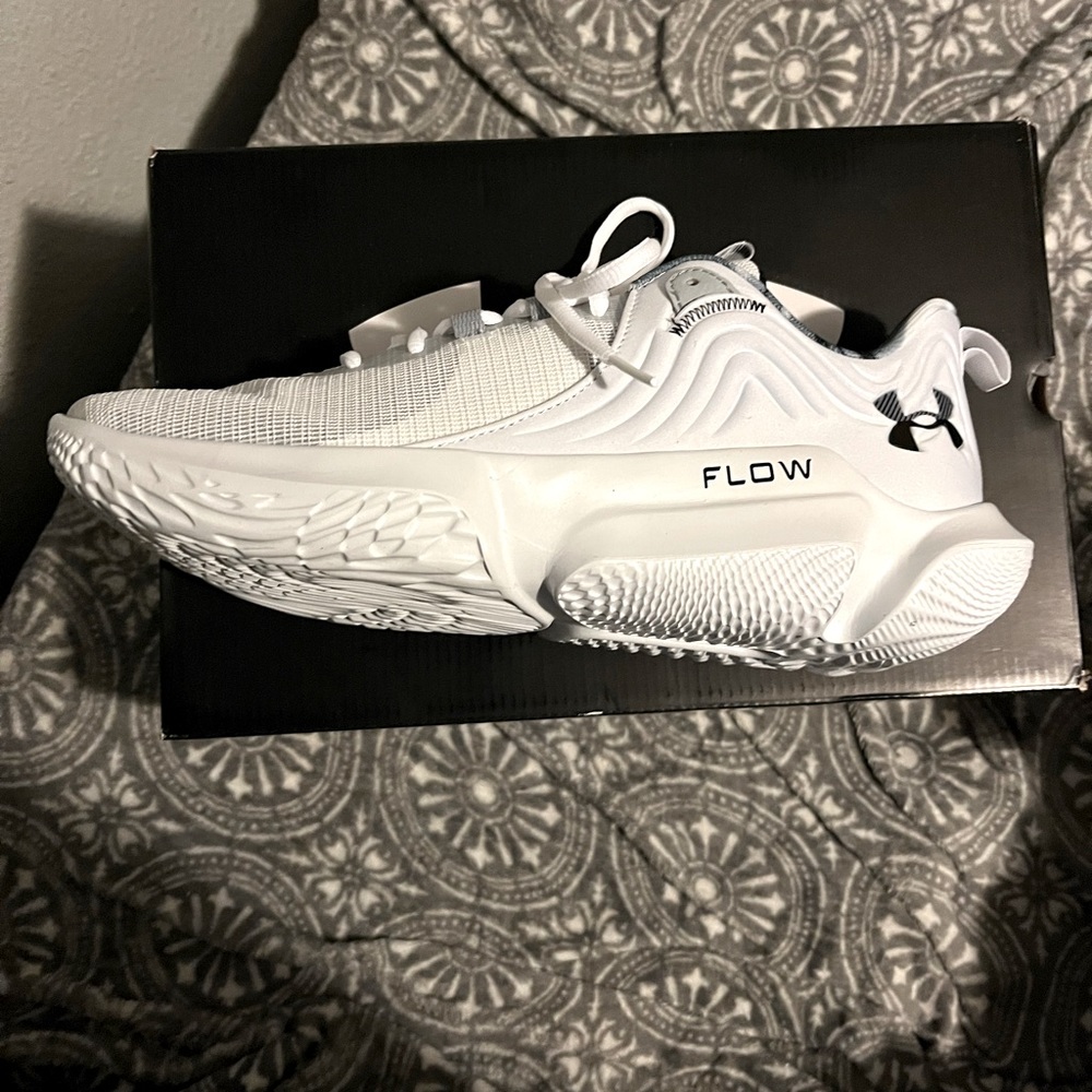 Brand new size 12 men’s Under Armor shoes.